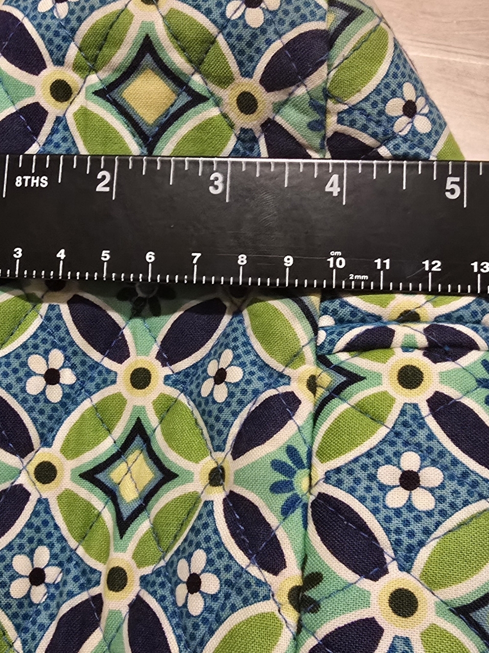 Vera Bradley Retired Daisy Daisy Navy, Blue & Lime Quilted Shoulder Bag. - Picture 9 of 9